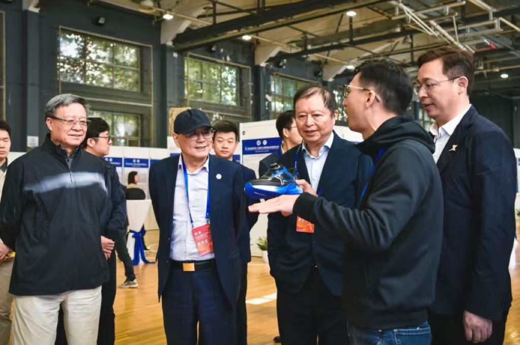 AI赋能健康成长 引领行业智能变革—— 特步儿童添彩“全国体育人工智能大会”(图7)