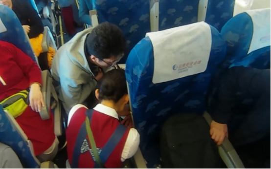 烟台市口腔医院医生航班上施救 广州乘客深受感动(图2)